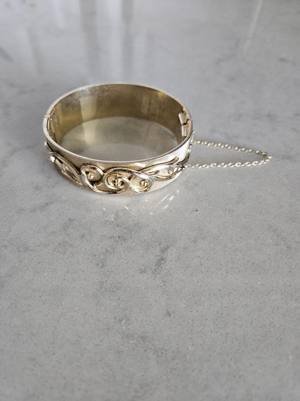 RARE AND VINTAGE ELABORATE GOLD AND RAISED SWIRLS HINGED CUFF BRACELET